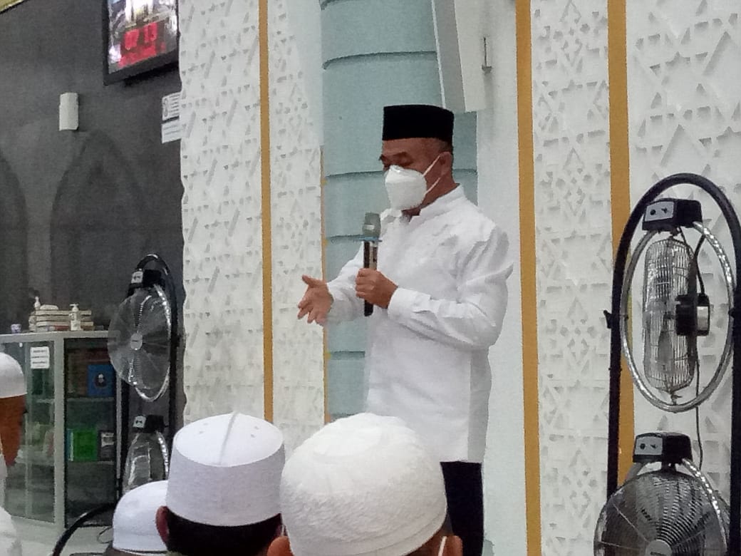Wakil Bupati  Ingatkan Masyarakat Terapkan Prokes Ketat, Imbauan  saat Sholat Idul Fitri di masjid Al Muttaqin Islamic Center Melak